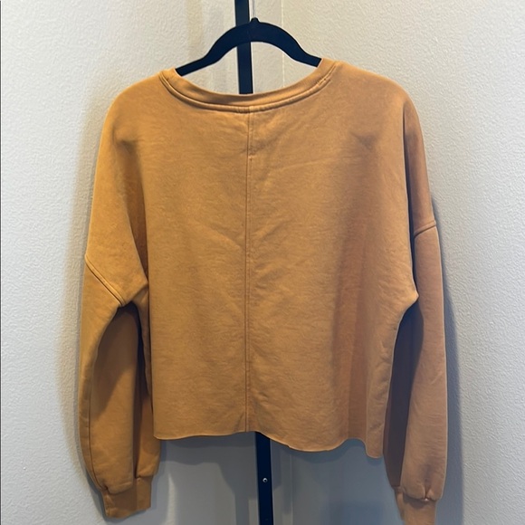 Never been worn Universal Thread Tan Boxy Crop Sweatshirt - Picture 3 of 3